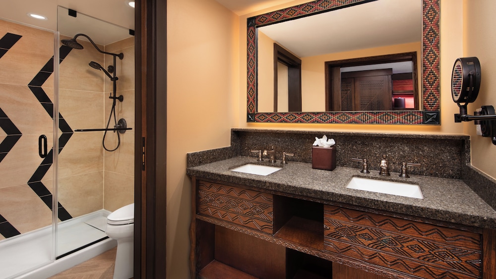 2 Queen Beds, with View, Club Floor, Accessible 2/2