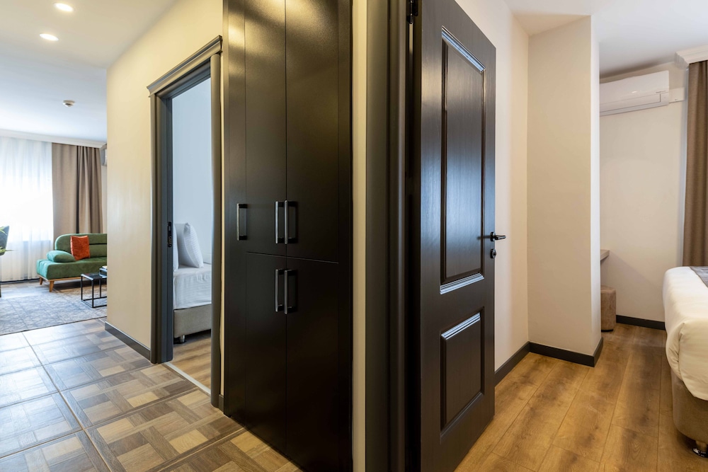 BayMari Suites City Life 63/63