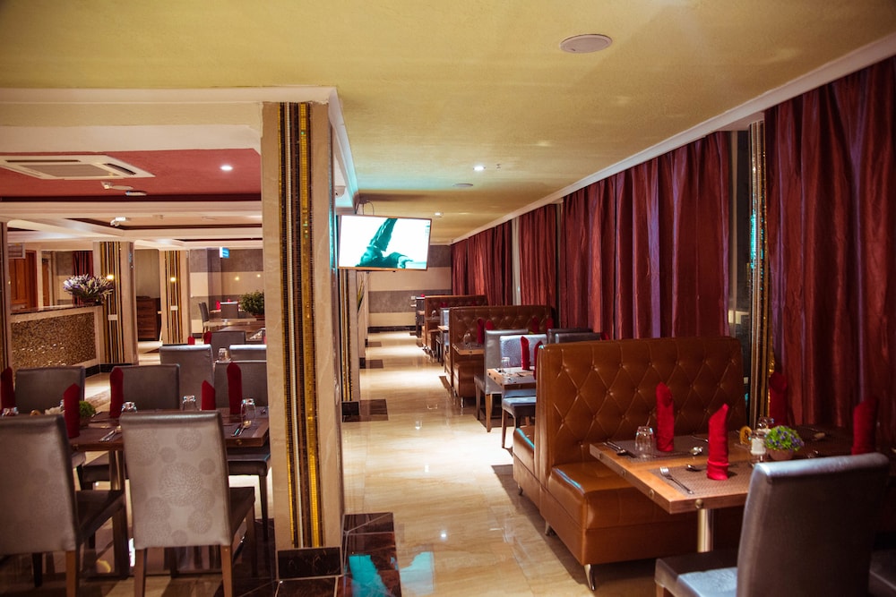 Tiffany Diamond Hotel Makunganya Street 52/66