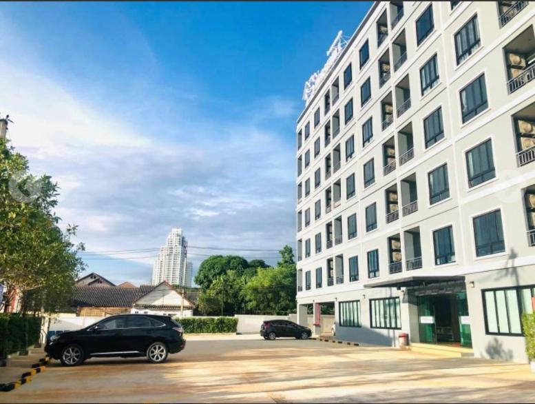 Horsehill Hotel Sriracha 17/25