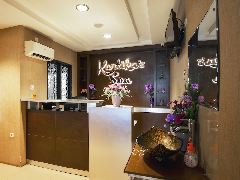 Hotel Grand Kartika 6/63