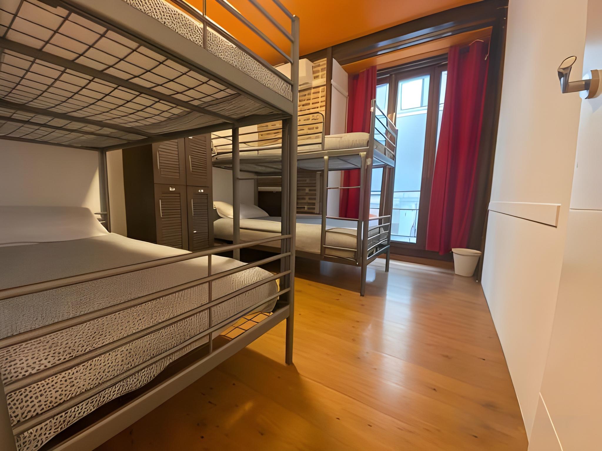 Mixed Dorm, 12 Beds