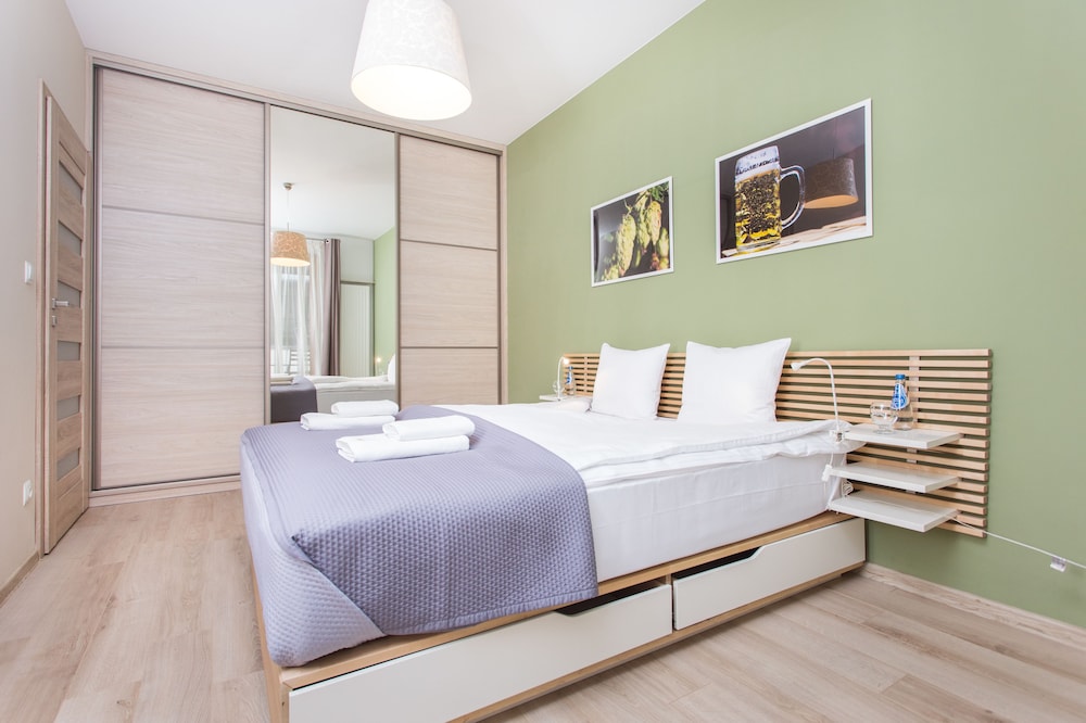 1 Bedroom, Deluxe, Suite, Queen Bed, Sofa, Club Area