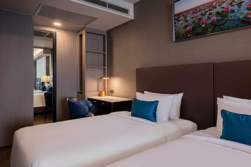 2 BEDROOMS, SUITE