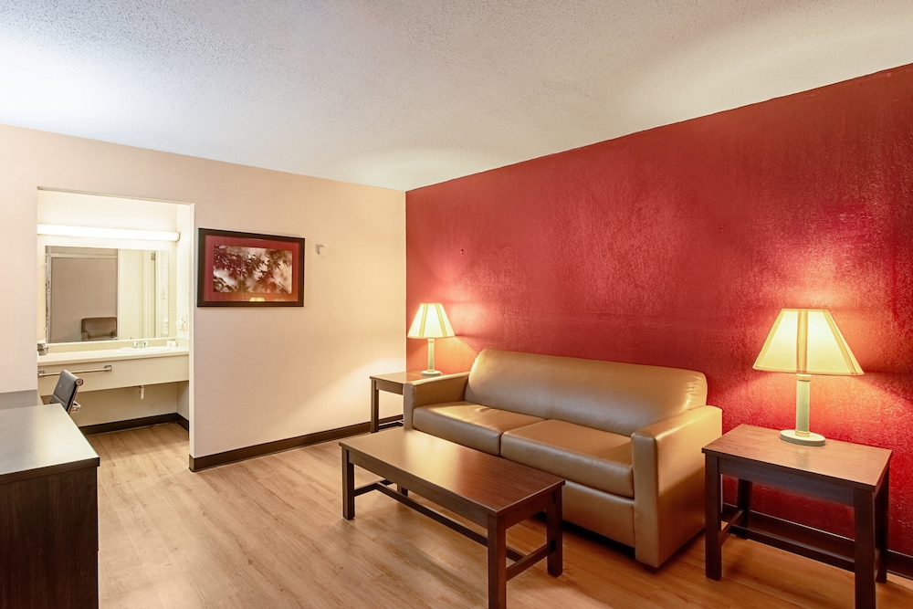 Red Roof Inn & Suites Battle Creek 29/38