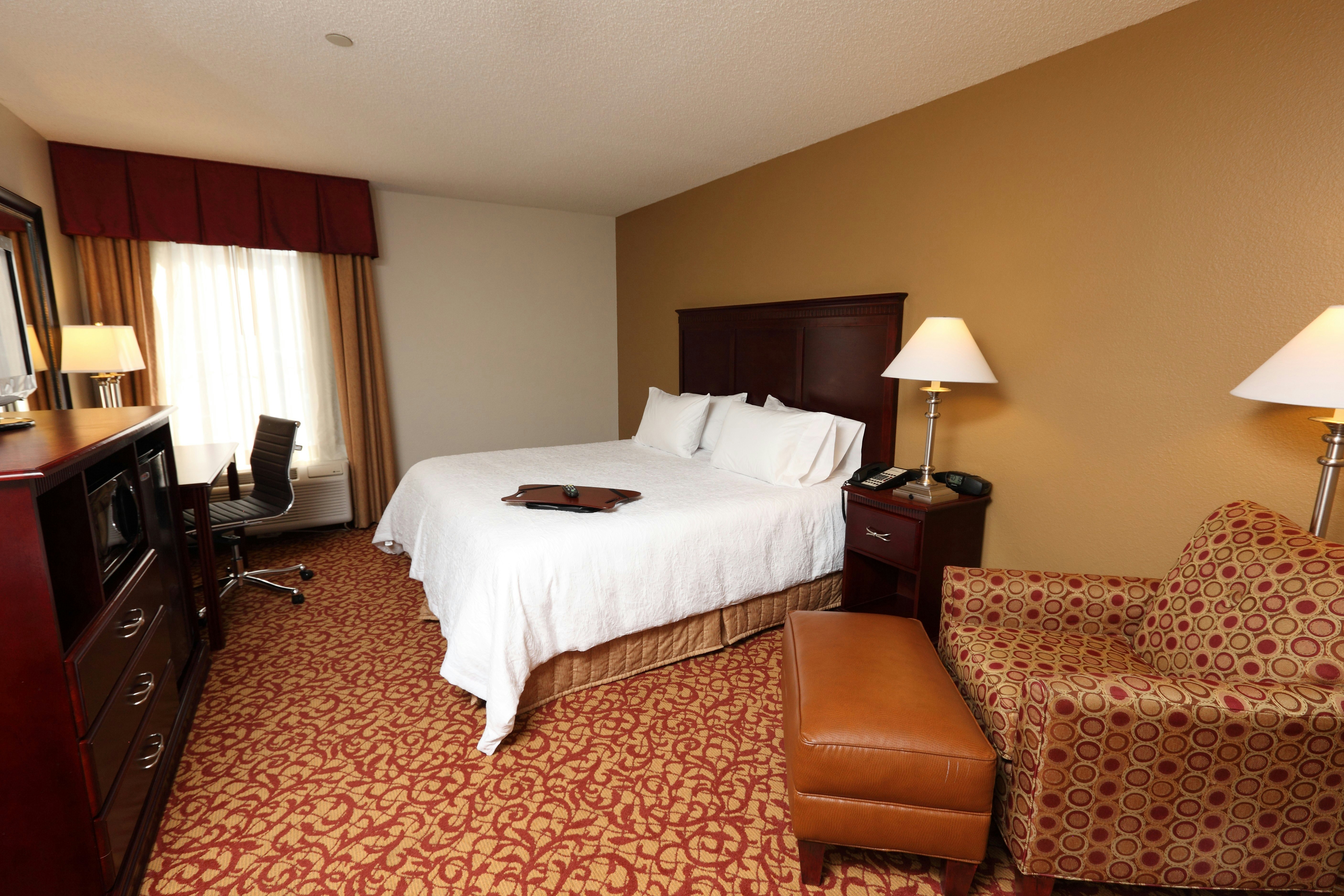 Hampton Inn & Suites Charlottesville-At the University 10/50