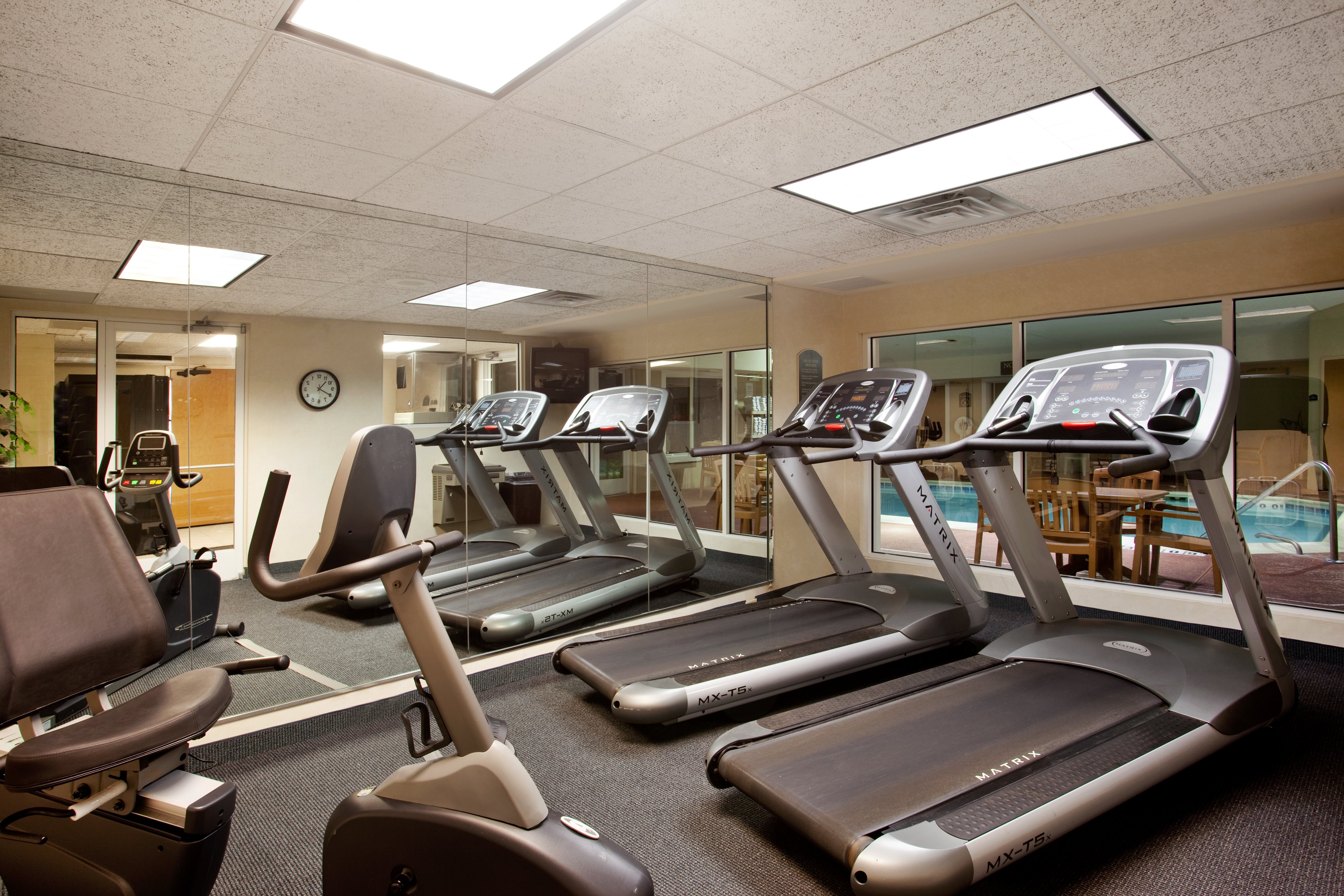 Holiday Inn Express Suites St Joseph 37/69
