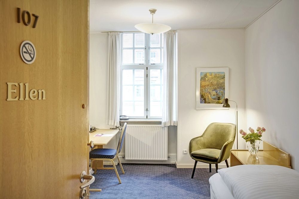 Palads Hotel 34/48
