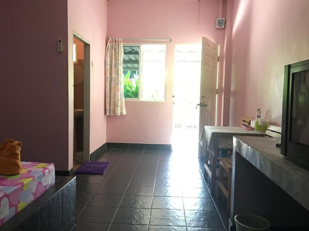 Mee Rak Resort 8/31