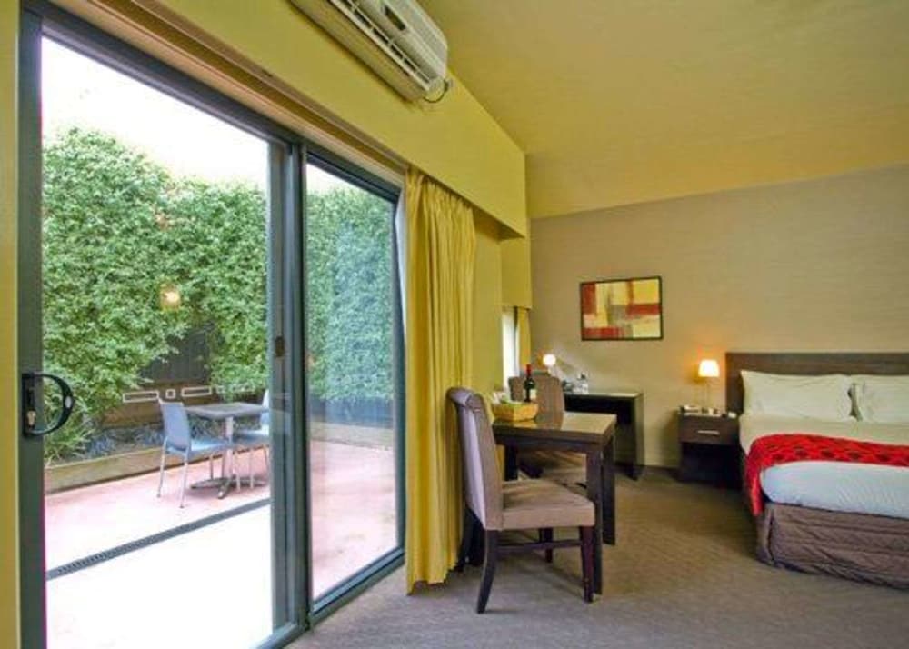 Comfort Inn Suites City Views 17/30