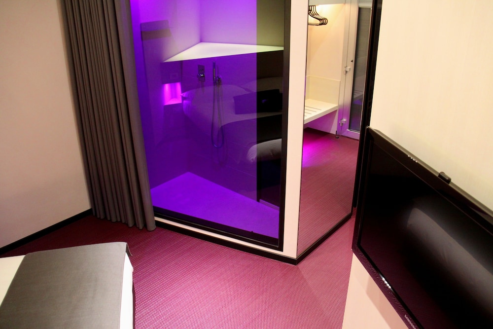 Diamond, Deluxe, King Bed