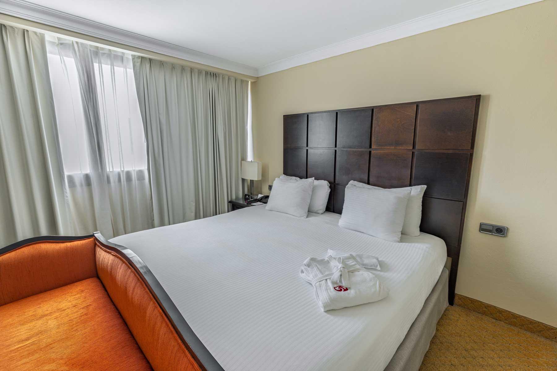 Junior Suite, Street View