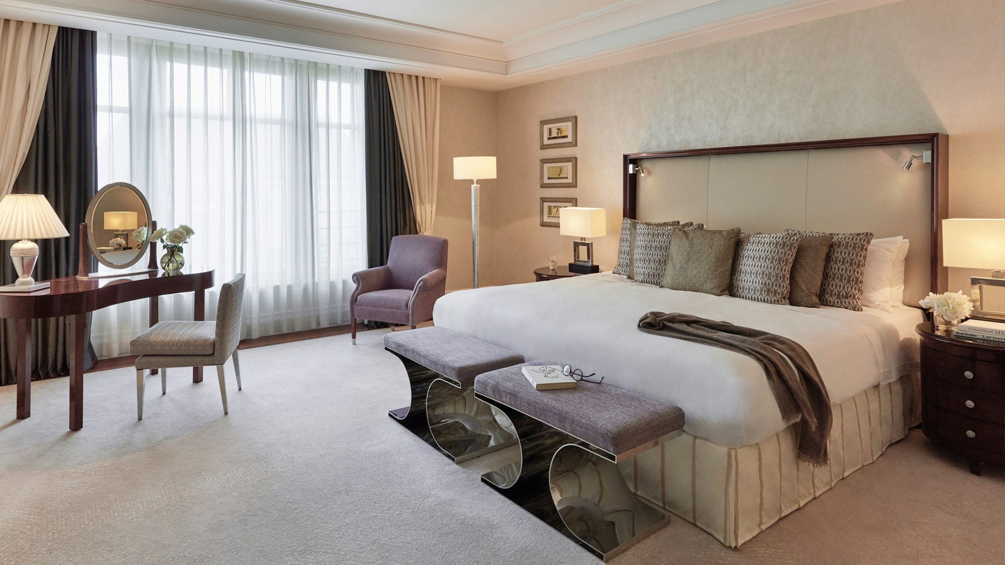 EXECUTIVE, SUITE