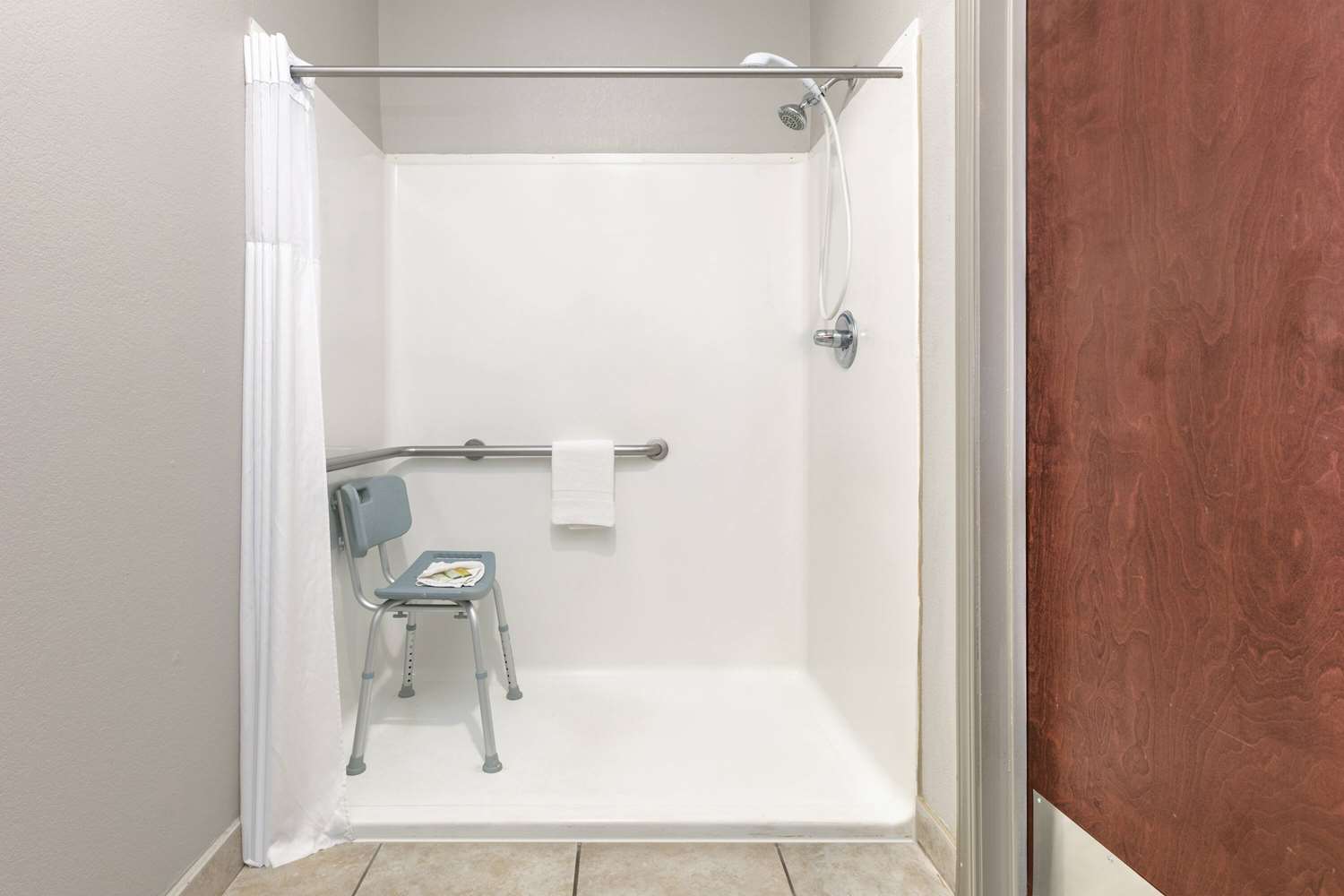 Days Inn & Suites By Wyndham Cabot 53/56
