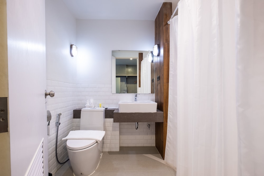 S.22 Hotel Suratthani 61/64