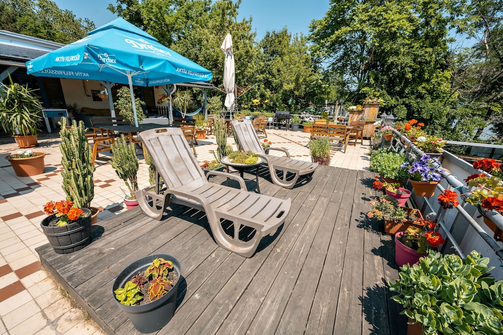 Island Hostel - Adults only 37/49