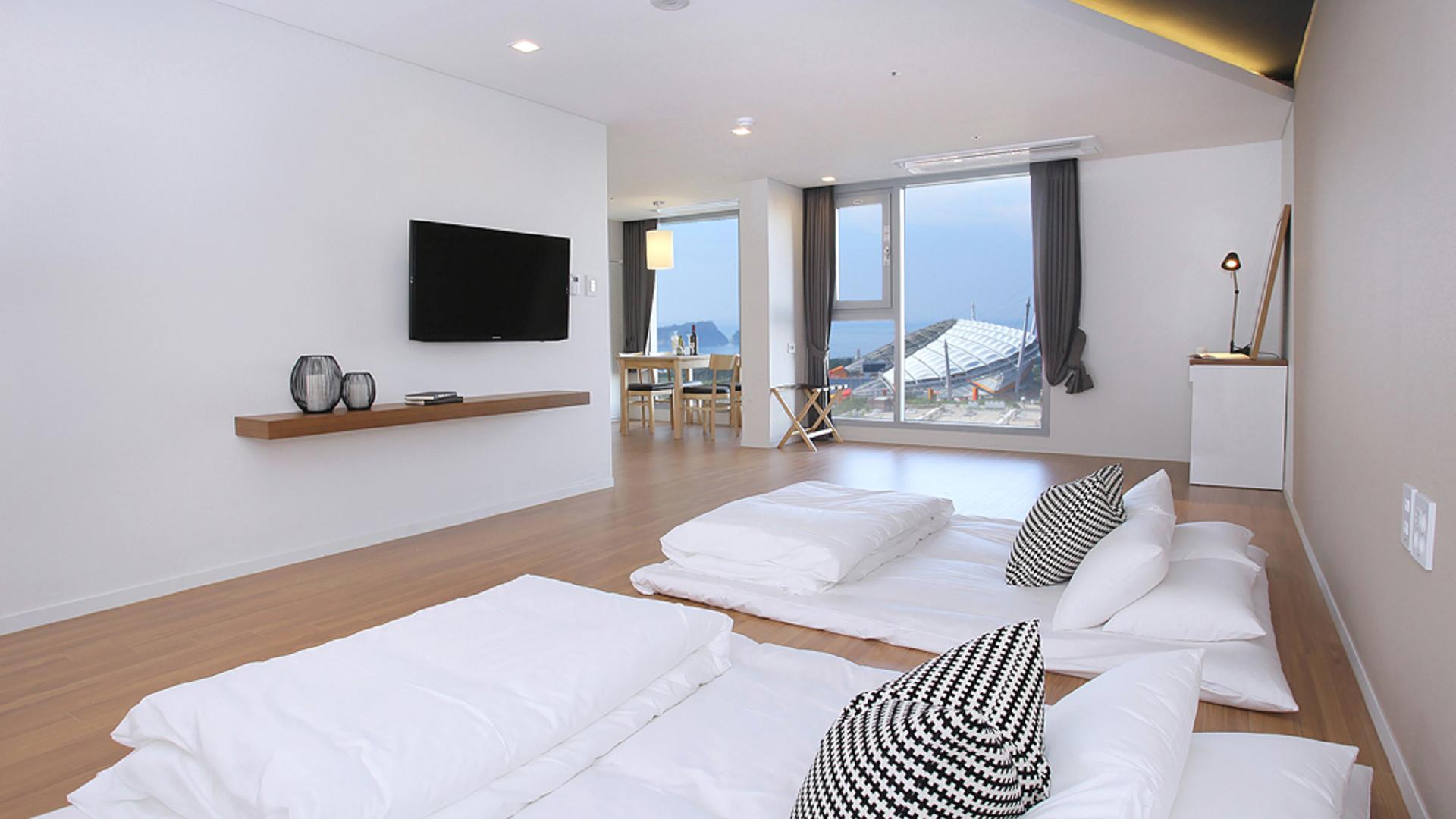 Ondol, Family, 2 Futon Beds