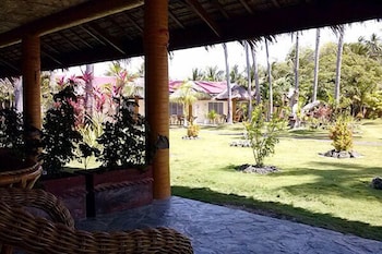 Whispering Palms Island Resort 13/40