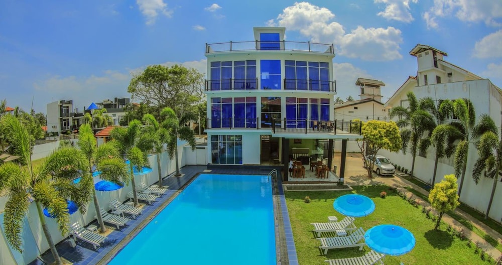 Christima Residence 7/50