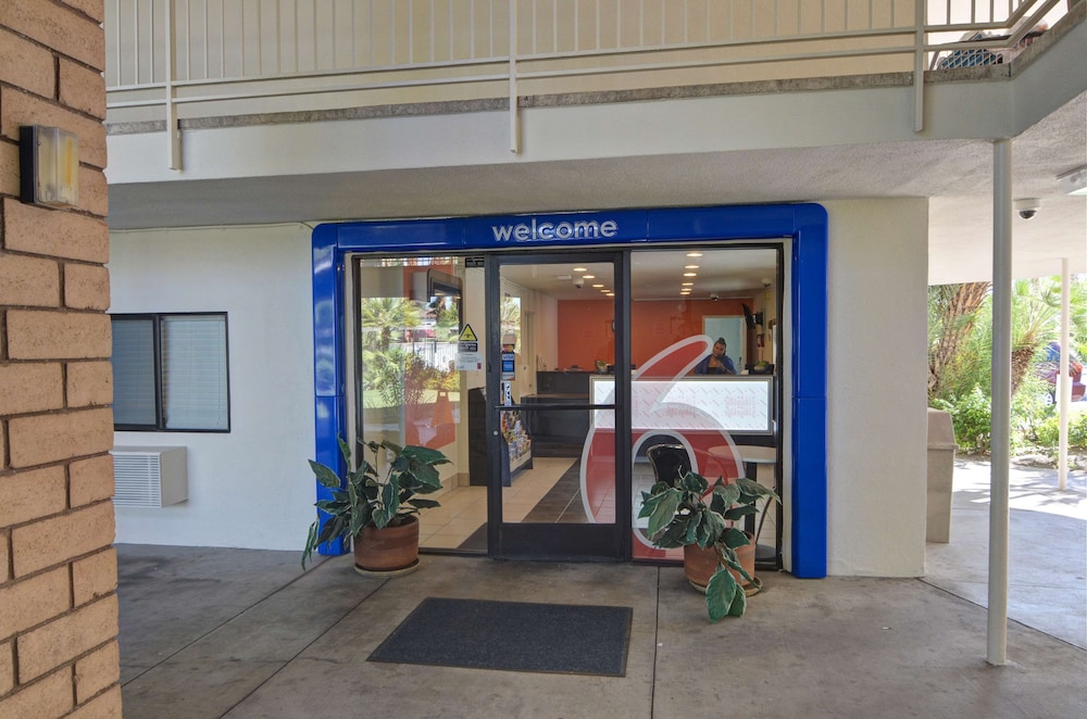 Motel6 Palm Springs, CA - East - Palm Canyon 6/50