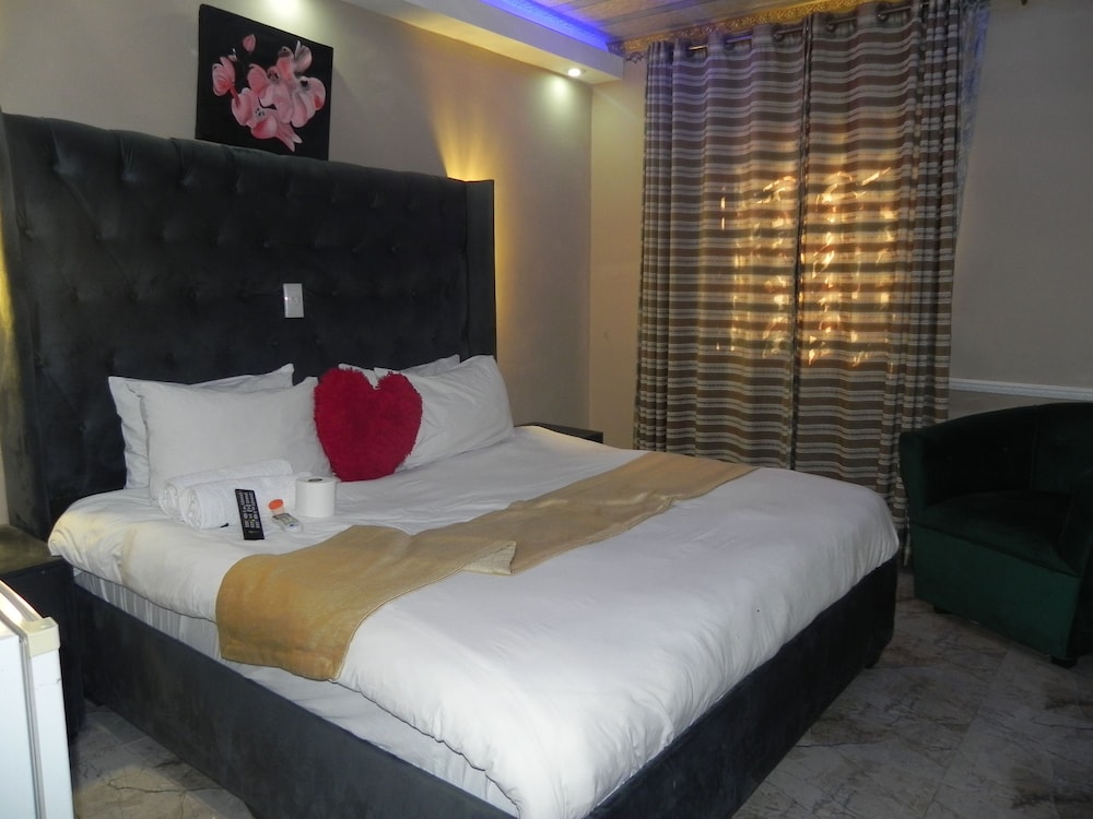 Gold Crown International Hotel 11/50