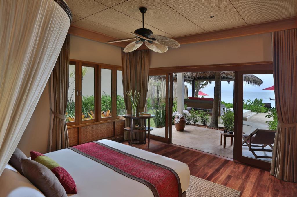 Suite, King Bed, Ocean Front