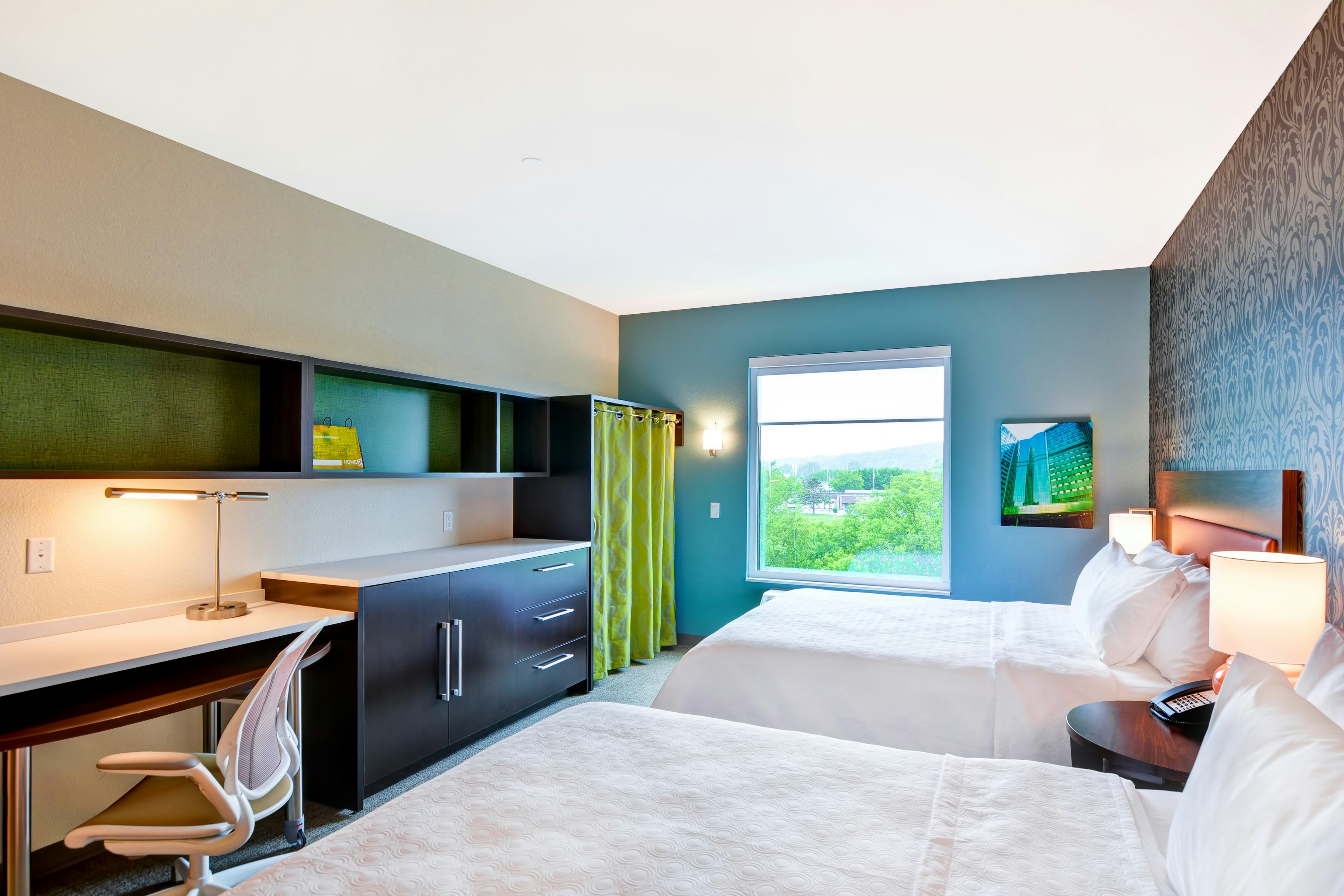 STUDIO, 2 QUEEN BEDS