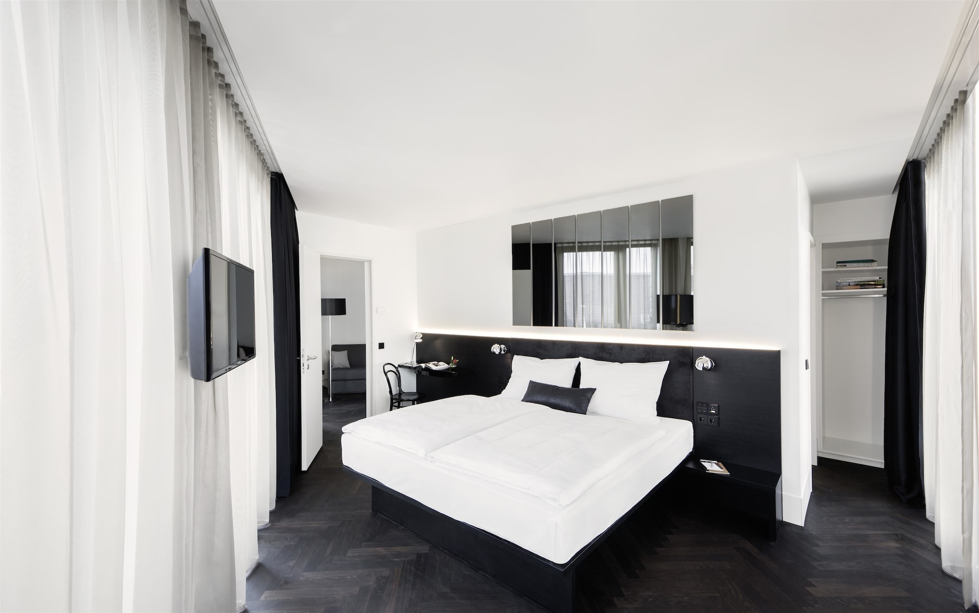 1 BEDROOM, SUITE