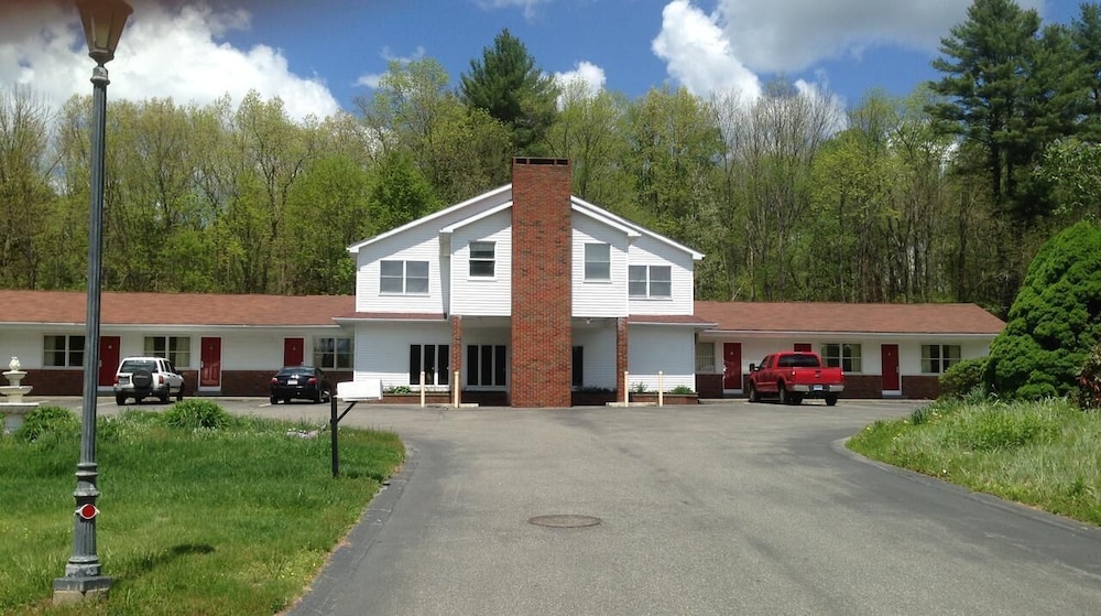 Economy Lodge 682 Main St Sturbridge 31/39
