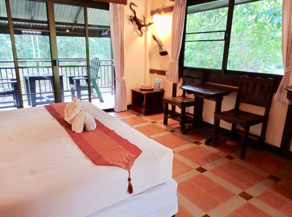 Khao Sok River Lodge 10/50