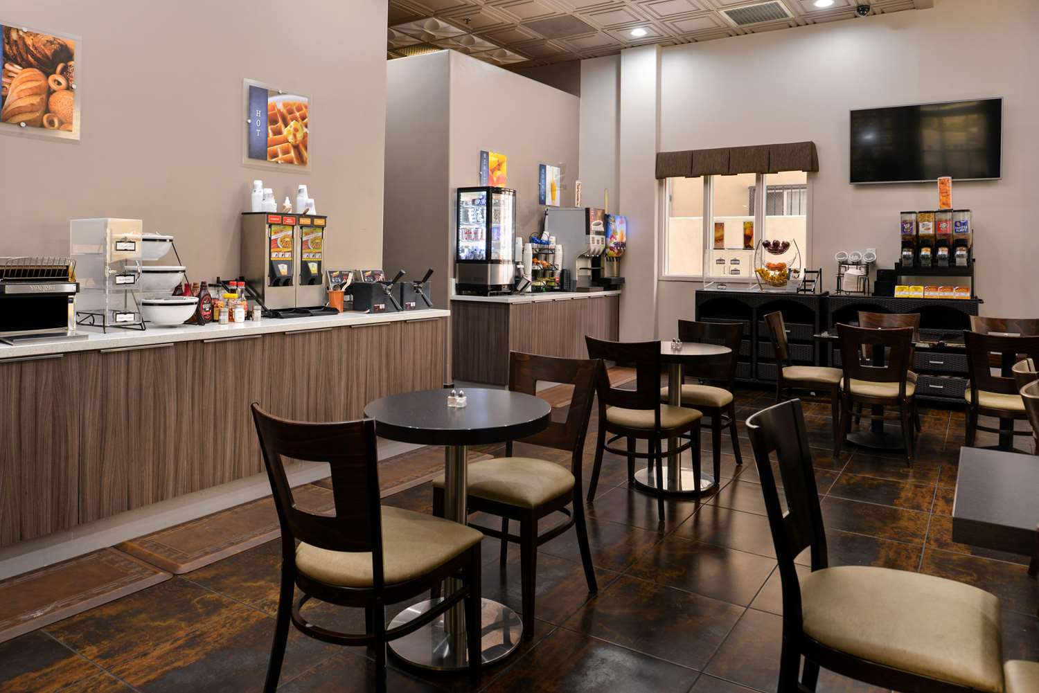 Best Western Plus Suites Hotel - Los Angeles LAX Airport 8/10