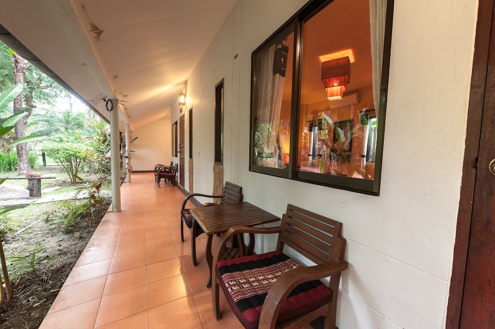 RUEN ARIYA RESORT 4/76