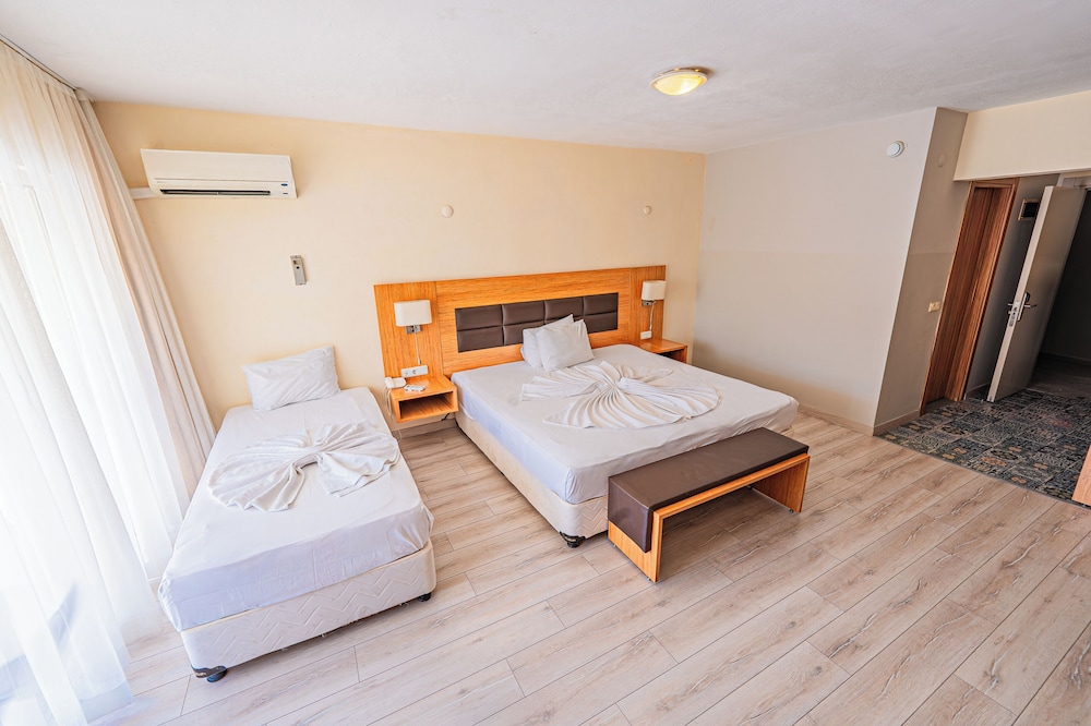 Begonville Hotel 12/50