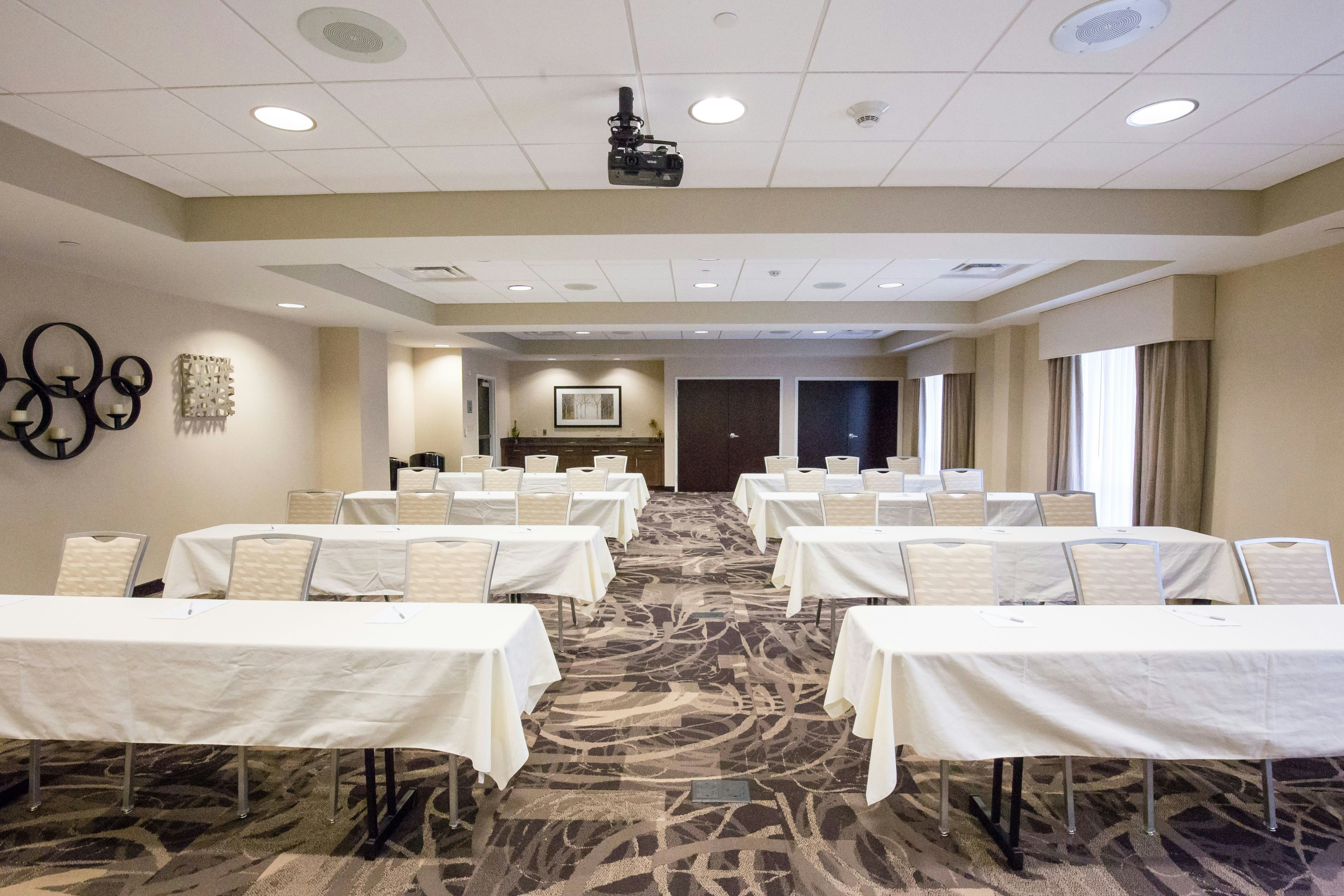 Hampton Inn Suites Pittsburgh Harmarville 42/50