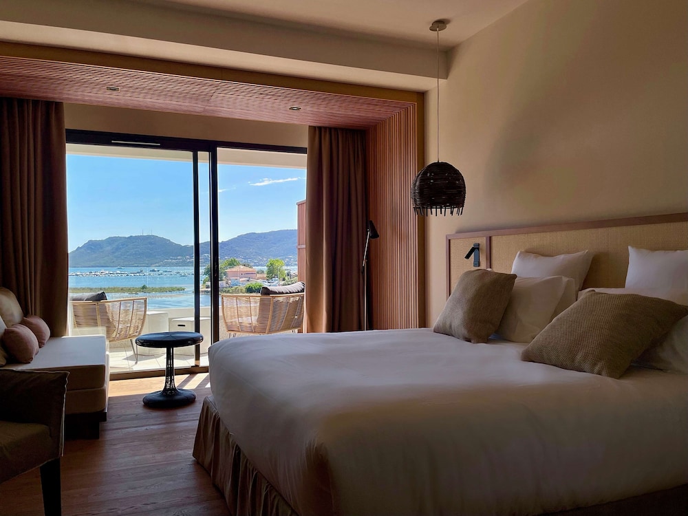 Golden Tulip Porto Vecchio 18/81