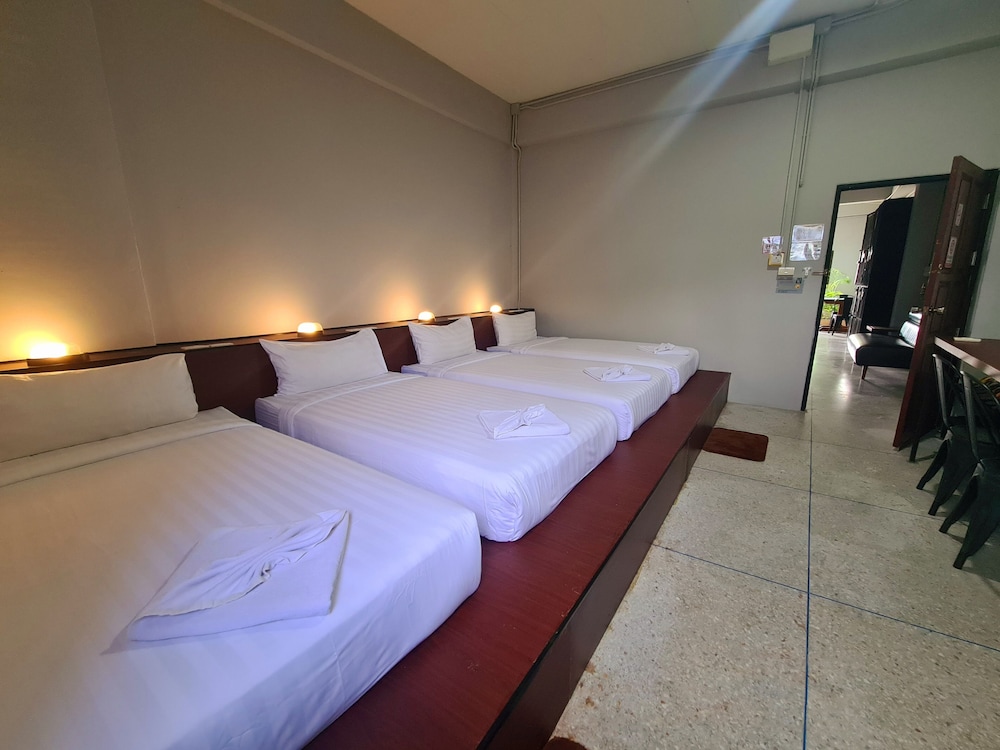 غرفة عائلية بأربعة أسرّة، The 8 Factory Hostel Phitsanulok 7/10