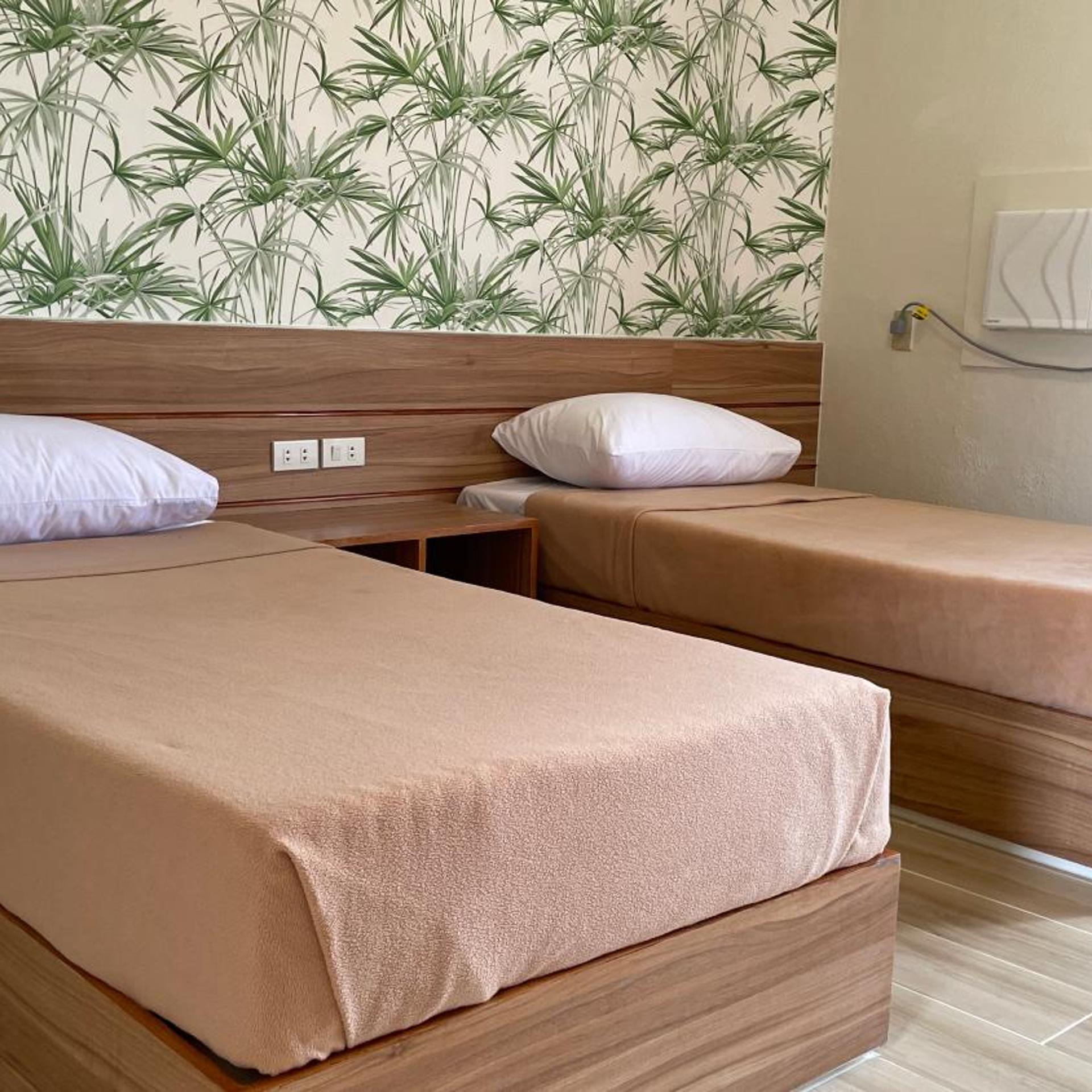 غرفة ديلوكس بسريرين منفصلين، Red Knight Gardens 4/6