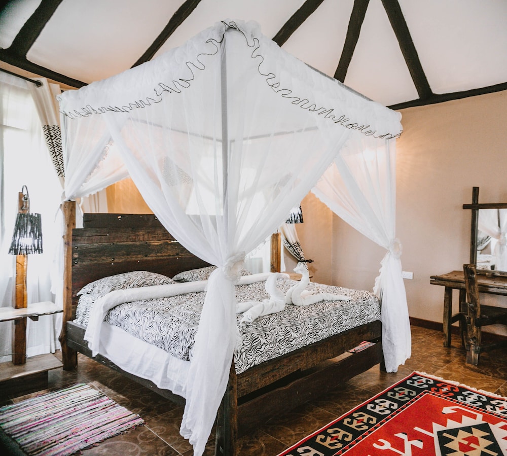 SELOUS KINGA LODGE 11/48