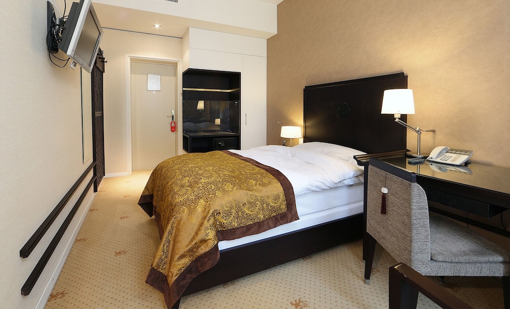 HOTEL ST GOTTHARD 29/84