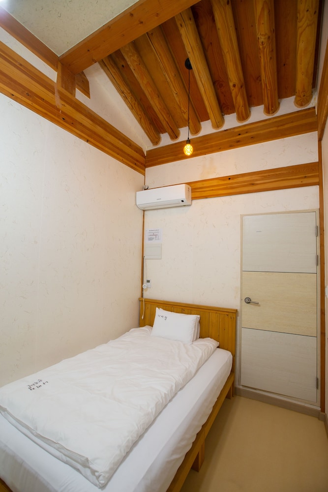 Nabijam Hanok Hotel 9/61