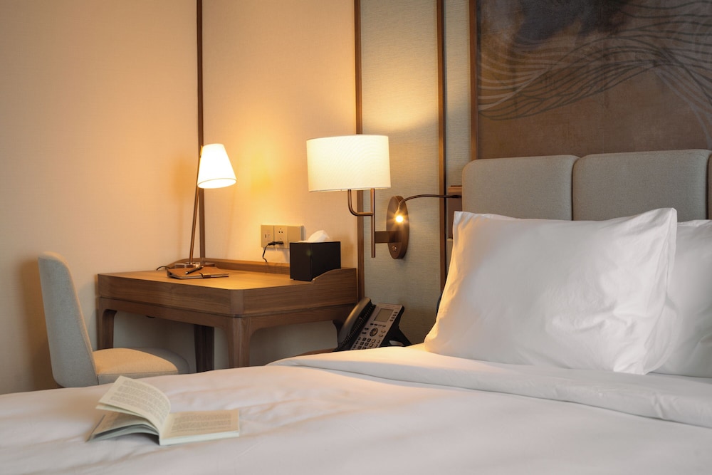 Wyndham Garden Sonasea Van Don 18/50