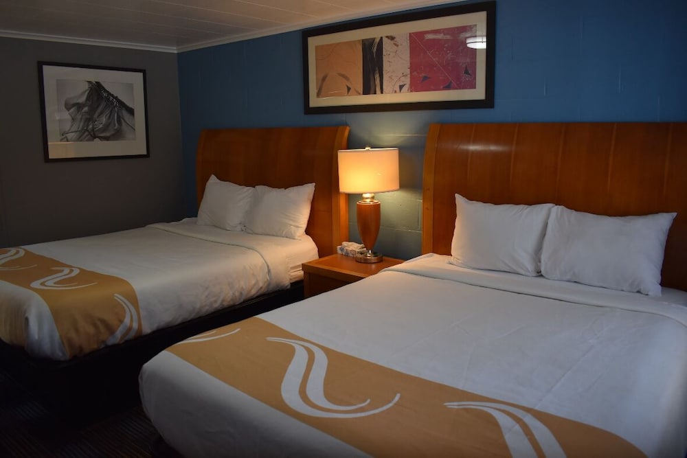Pilgrim Inn & Cottages 15/58