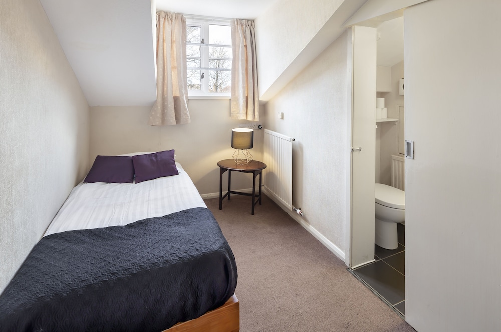 ROOM, SINGLE, PRIVATE BATHROOM