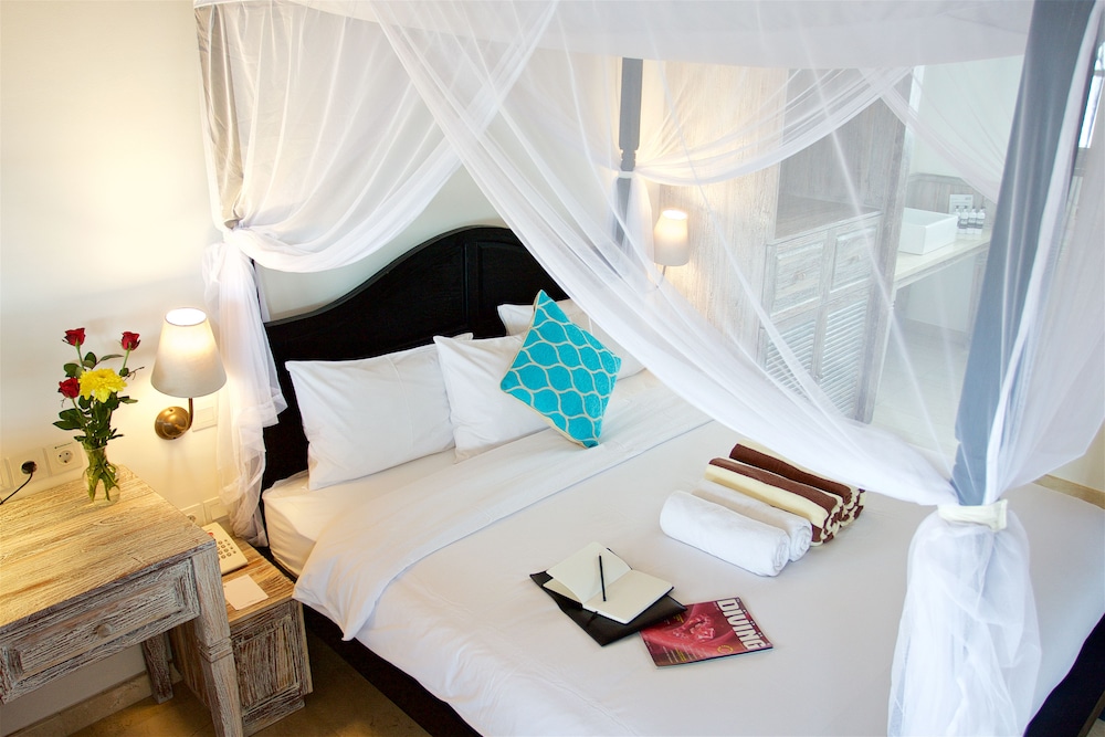 SUITE, APARTMENT