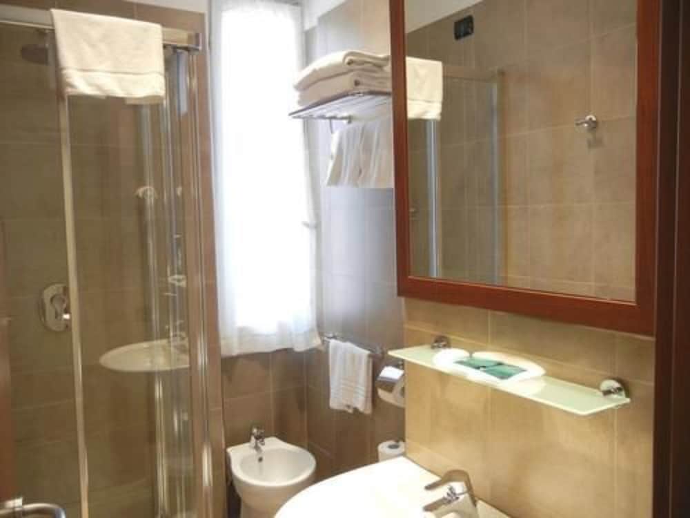 EXECUTIVE, SINGLE, DOUBLE BED