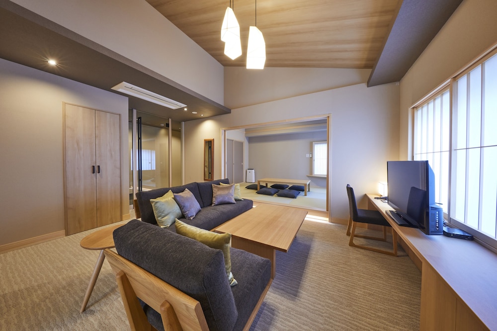 Rinn Shirakawa South 37/50