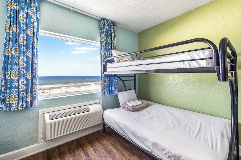 Boardwalk Beach Resort Hotel 22/65