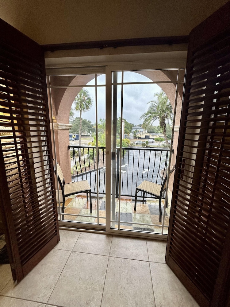 Tahitian Inn Spa 36/64
