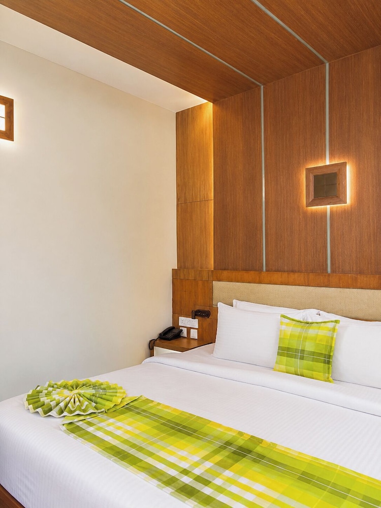 Casita, King Bed, Waterfall View, Balcony