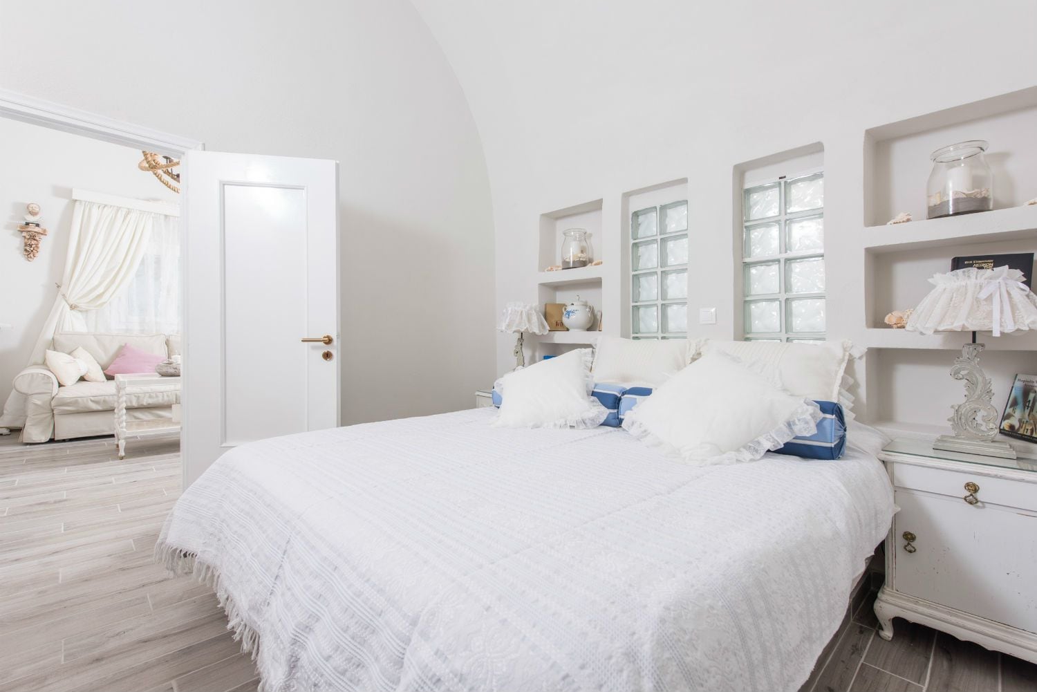 villa, jetted tub
